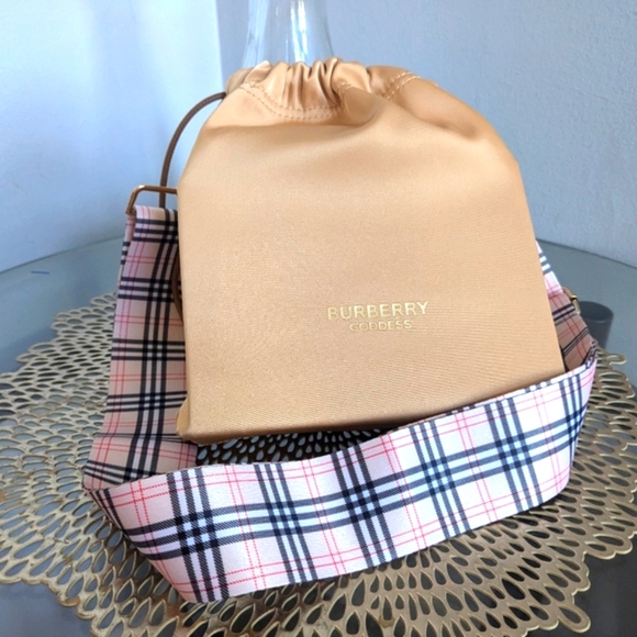 Burberry - Picture 2 of 12